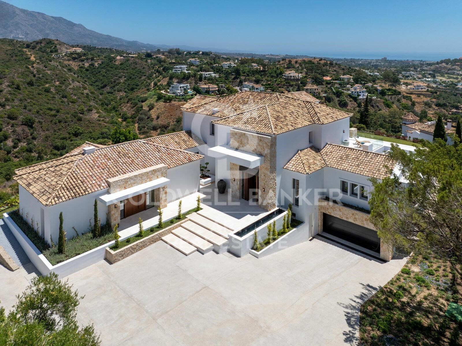 Exquisite new-build villa with breathtaking sea views in El Herrojo, La Quinta