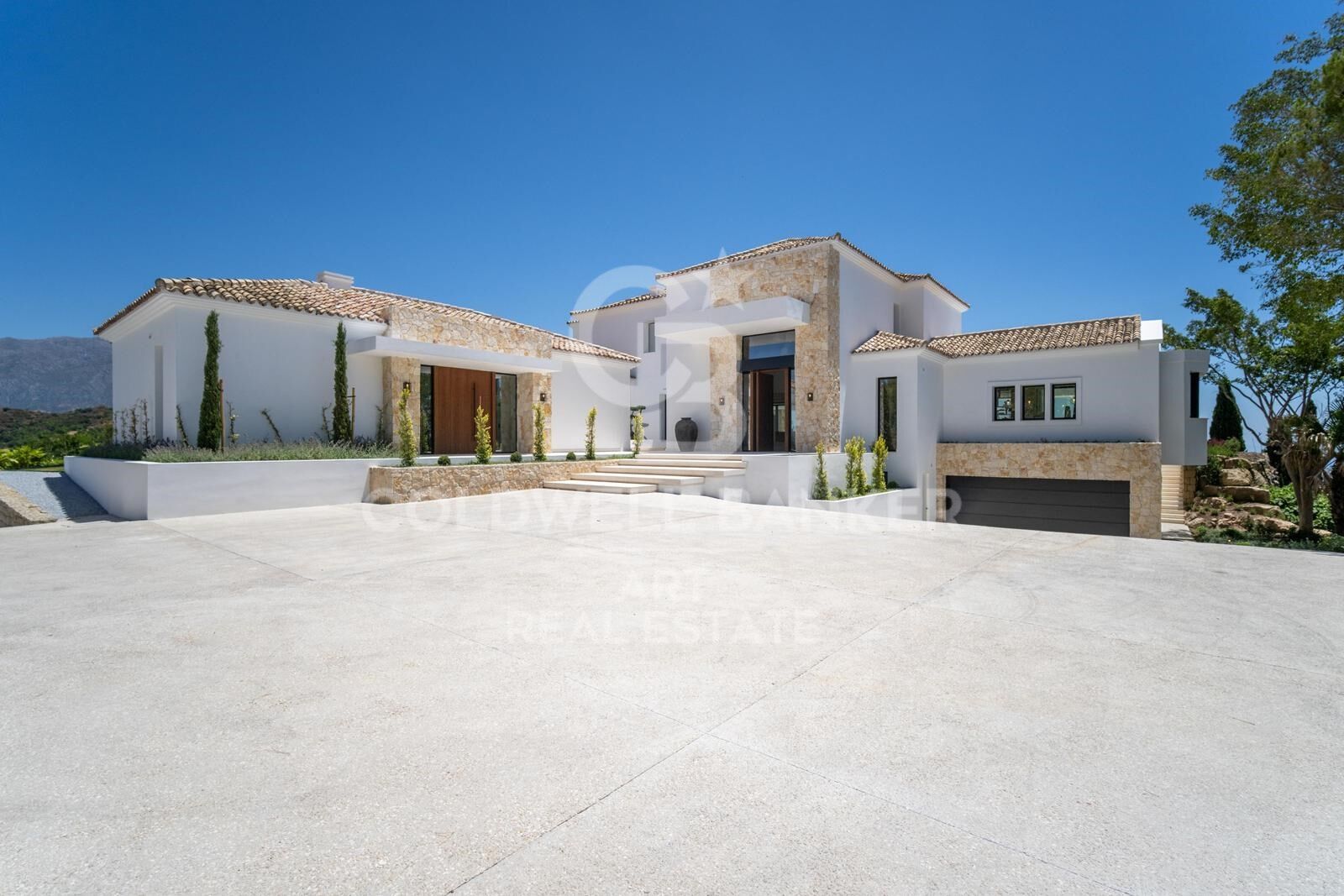 Exquisite new-build villa with breathtaking sea views in El Herrojo, La Quinta