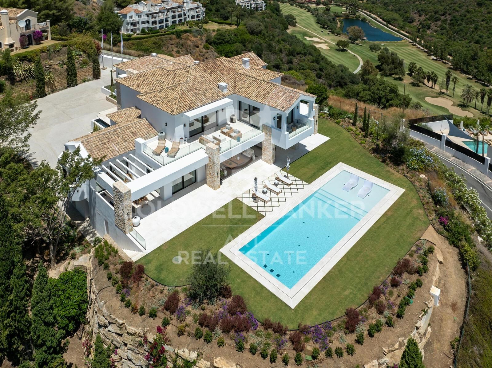 Exquise villa neuve avec vues imprenables sur la mer à El Herrojo, La Quinta