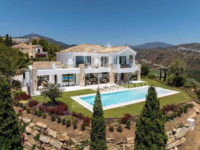 Exquise villa neuve avec vues imprenables sur la mer à El Herrojo, La Quinta