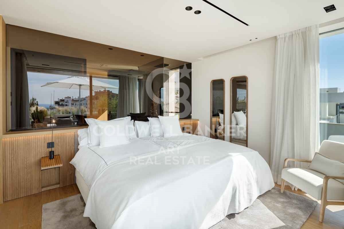 Chef-d'uvre architectural inégalé avec vue panoramique sur la mer à Nueva Andalucía