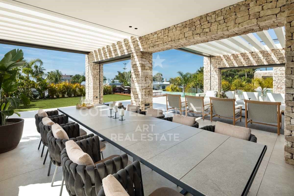 Incomparable architectural masterpiece with panoramic sea views in Nueva Andalucía