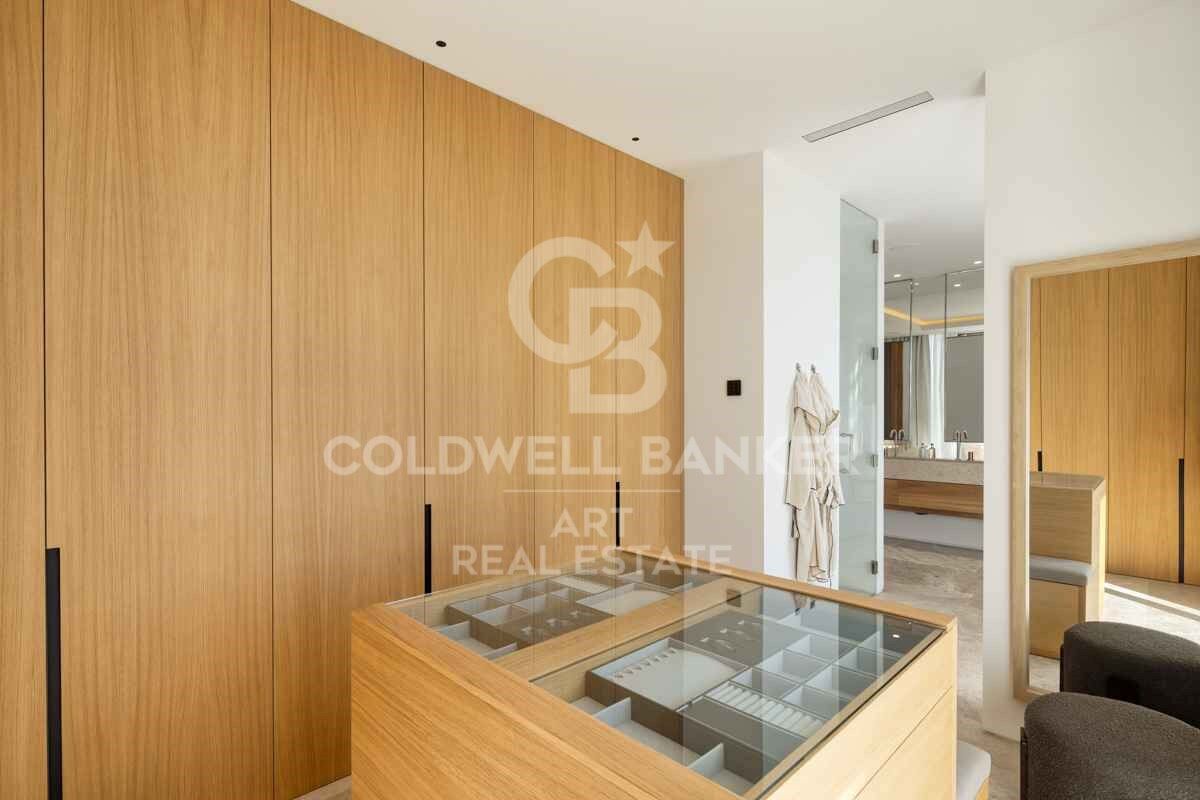 Elegante mediterrane Golfvilla in erster Meereslinie in Nueva Andalucía
