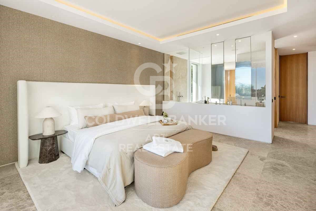 Elegante mediterrane Golfvilla in erster Meereslinie in Nueva Andalucía