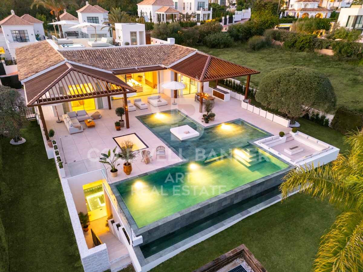 Élégante villa de golf méditerranéenne en première ligne à Nueva Andalucía