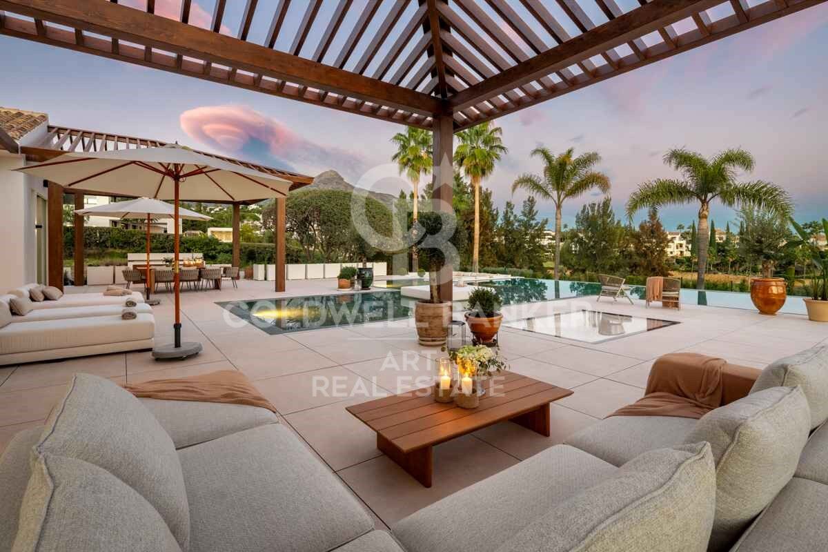 Elegant frontline Mediterranean golf villa in Nueva Andalucía