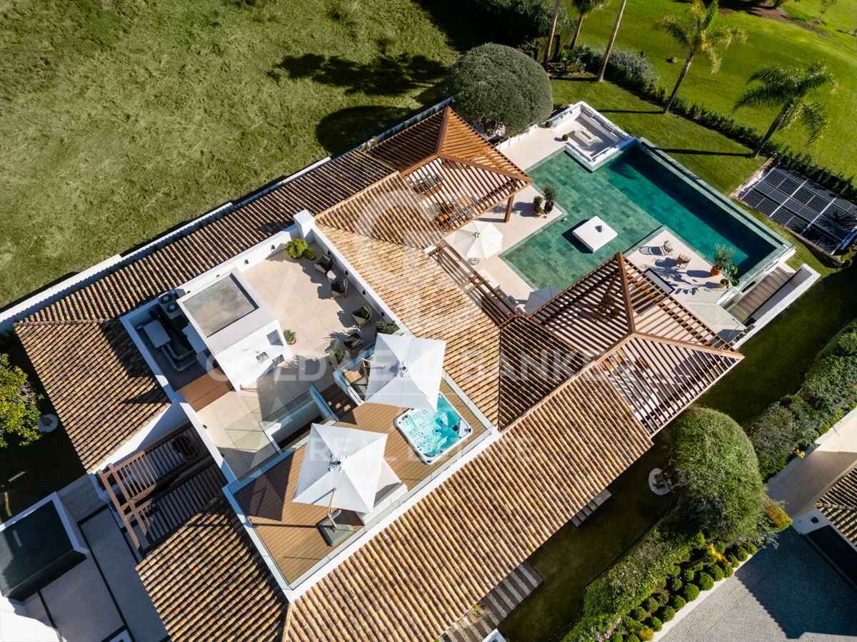 Elegant frontline Mediterranean golf villa in Nueva Andalucía