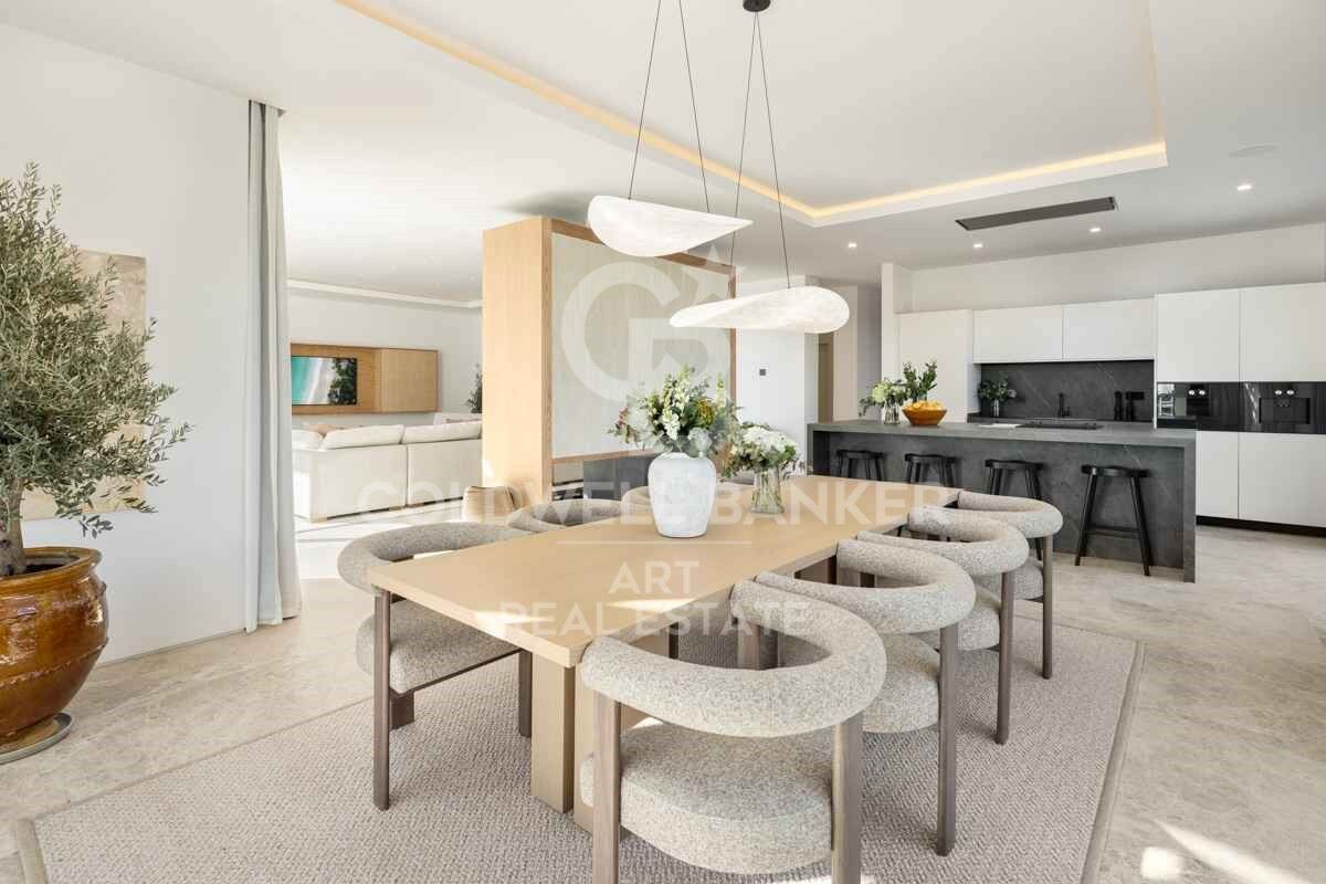 Elegante mediterrane Golfvilla in erster Meereslinie in Nueva Andalucía