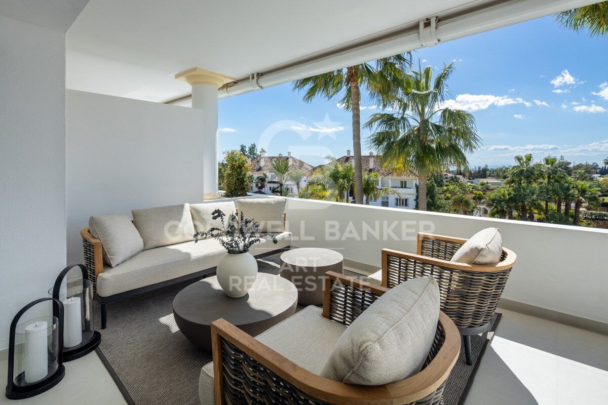 Maravilloso apartamento dúplex en el tranquilo Monte Paraíso, Milla de Oro Marbella
