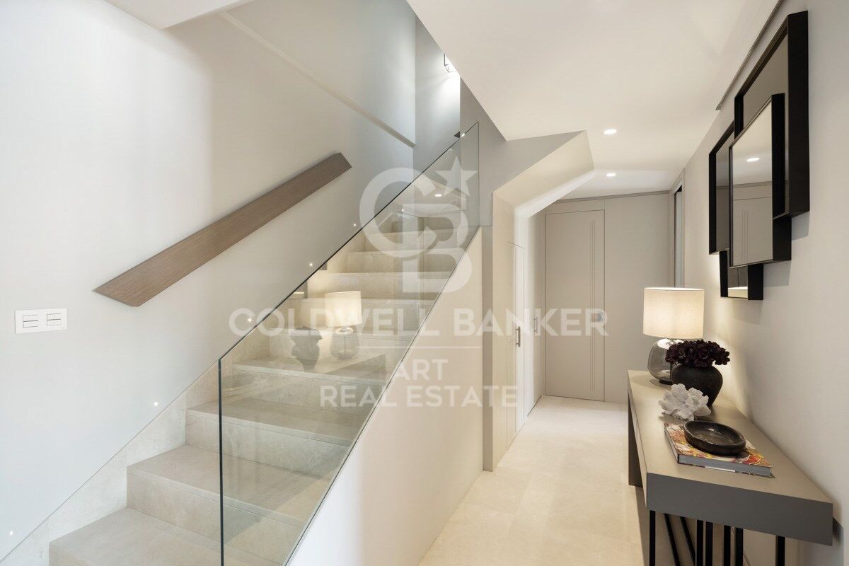 Maravilloso apartamento dúplex en el tranquilo Monte Paraíso, Milla de Oro Marbella