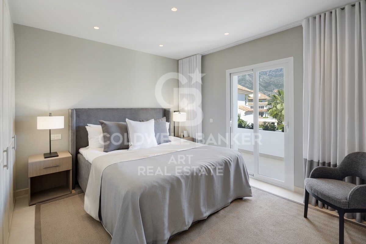 Maravilloso apartamento dúplex en el tranquilo Monte Paraíso, Milla de Oro Marbella