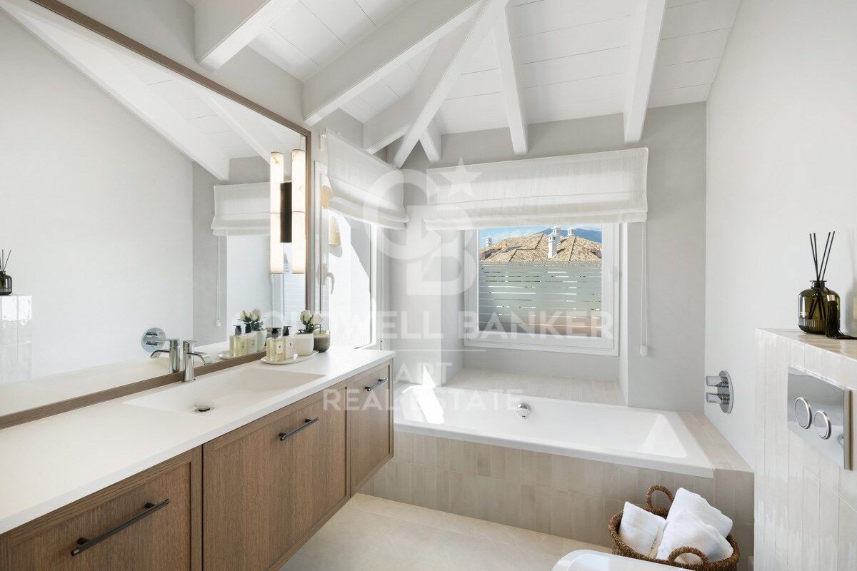 Marvelous Duplex Apartment in the Tranquil Monte Paraíso, Golden Mile Marbella