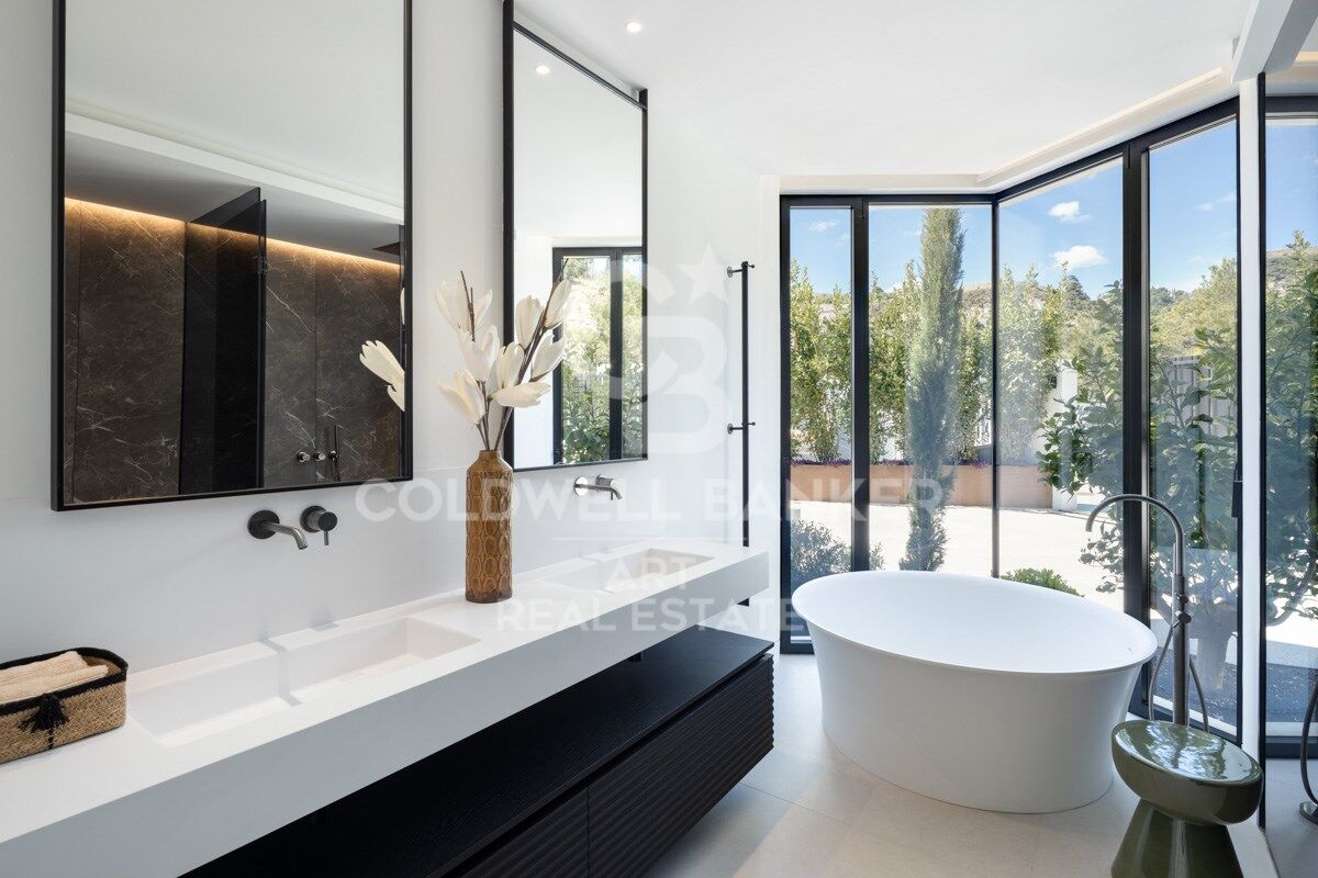 Villa contemporaine impressionnante avec vue sur la mer dans un emplacement exclusif à Lomas de La Quinta