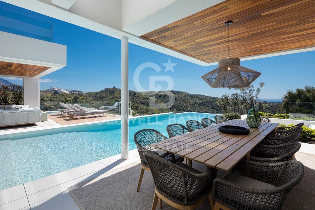Villa contemporaine impressionnante avec vue sur la mer dans un emplacement exclusif à Lomas de La Quinta