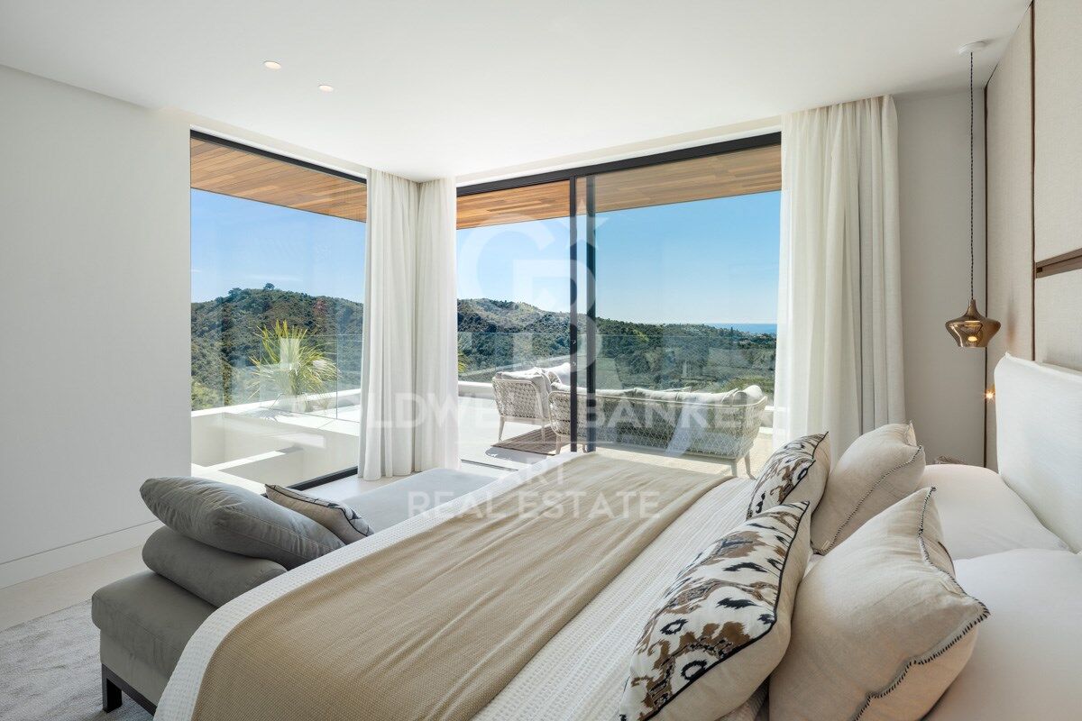 Villa contemporaine impressionnante avec vue sur la mer dans un emplacement exclusif à Lomas de La Quinta