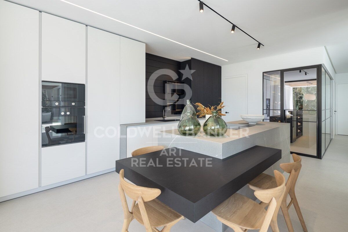 Villa contemporaine impressionnante avec vue sur la mer dans un emplacement exclusif à Lomas de La Quinta