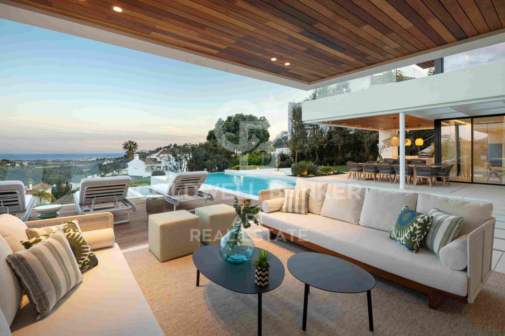 Villa contemporaine impressionnante avec vue sur la mer dans un emplacement exclusif à Lomas de La Quinta