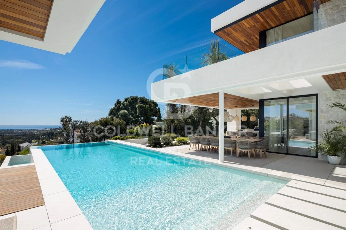 Villa contemporaine impressionnante avec vue sur la mer dans un emplacement exclusif à Lomas de La Quinta