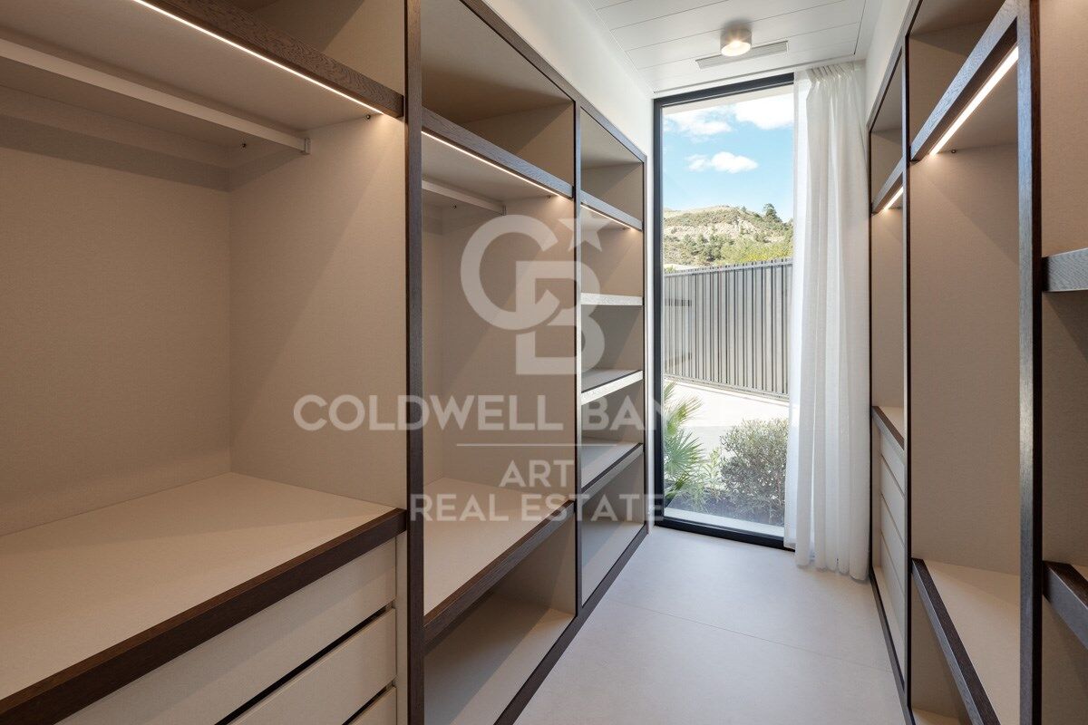 Villa contemporaine impressionnante avec vue sur la mer dans un emplacement exclusif à Lomas de La Quinta