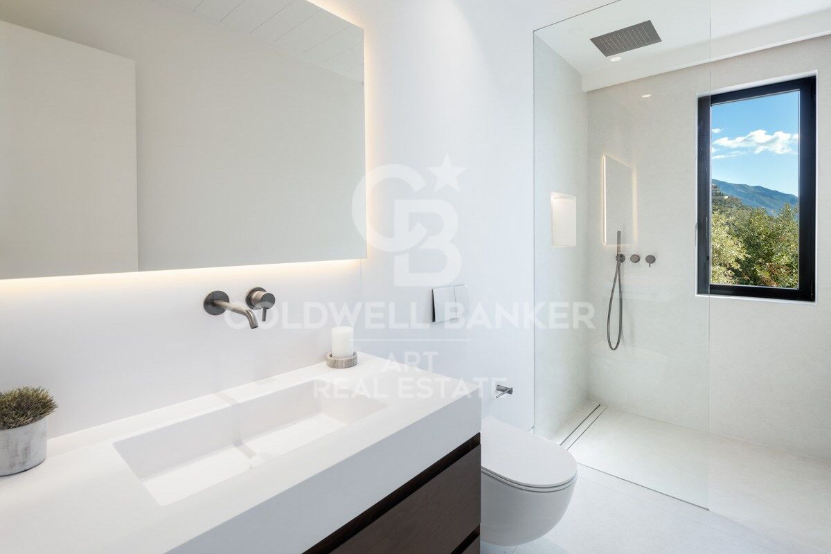 Imposante zeitgenössische Villa mit Meerblick in exklusiver Lage in Lomas de La Quinta