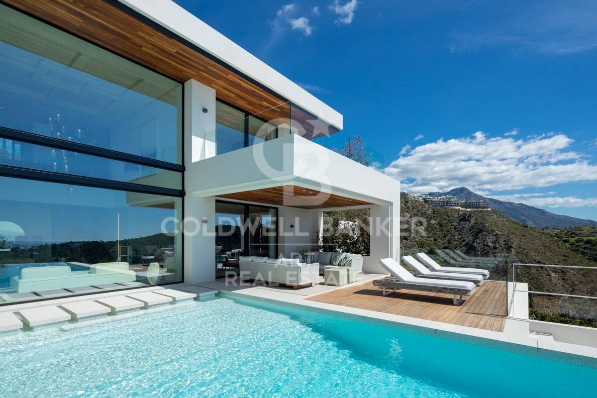 Imposante zeitgenössische Villa mit Meerblick in exklusiver Lage in Lomas de La Quinta