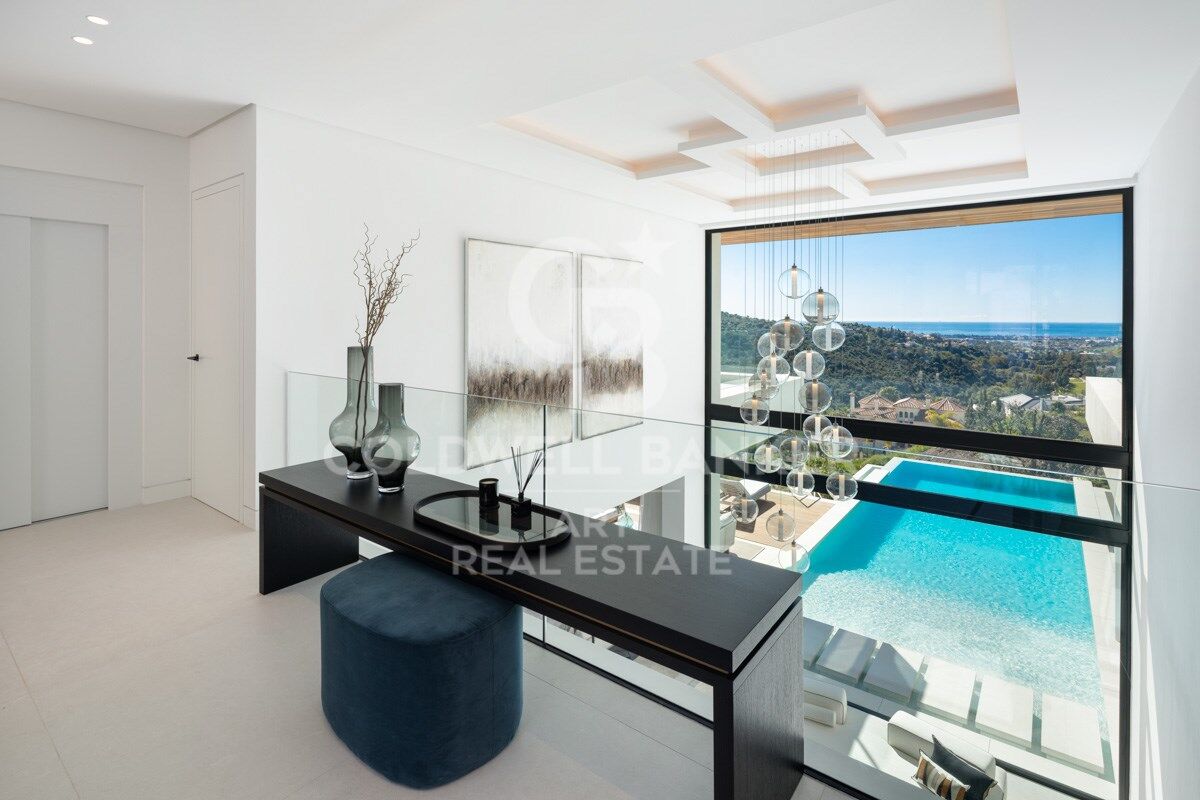 Impresionante villa contemporánea con vistas al mar en una ubicación exclusiva en Lomas de La Quinta