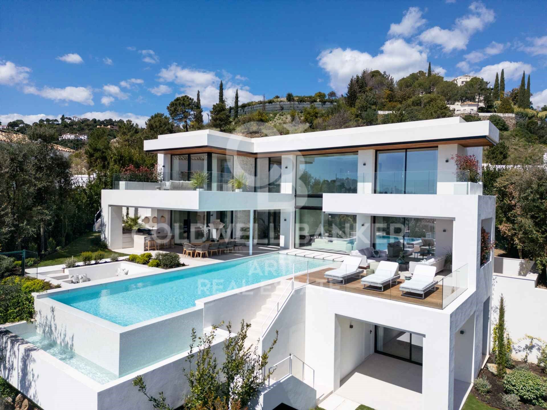 Impresionante villa contemporánea con vistas al mar en una ubicación exclusiva en Lomas de La Quinta