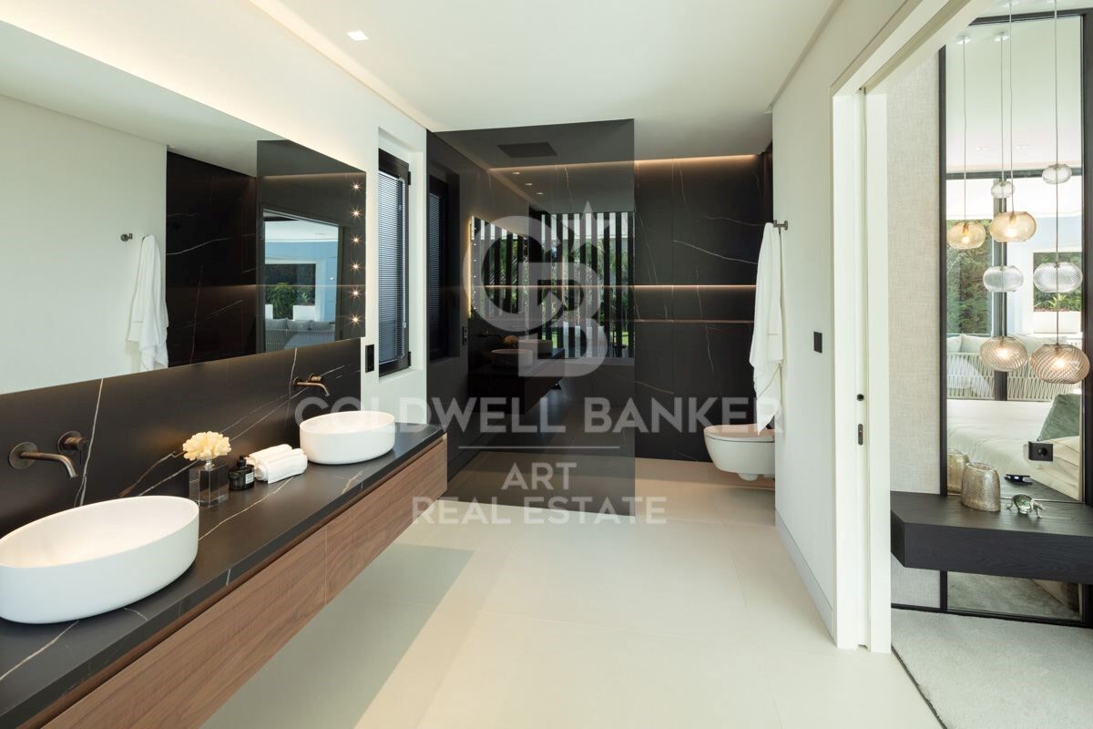 Stunning Modern Villa in the Prestigious Las Brisas, Nueva Andalucía