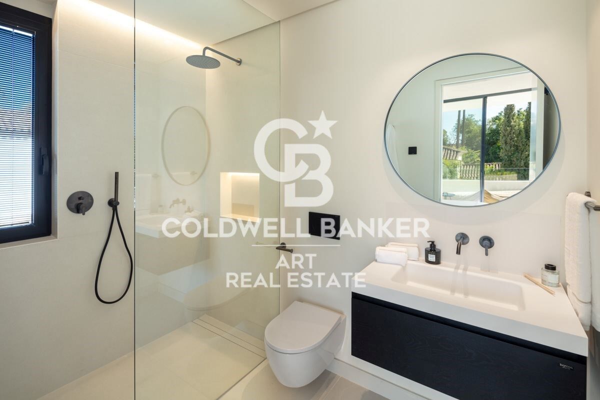 Stunning Modern Villa in the Prestigious Las Brisas, Nueva Andalucía