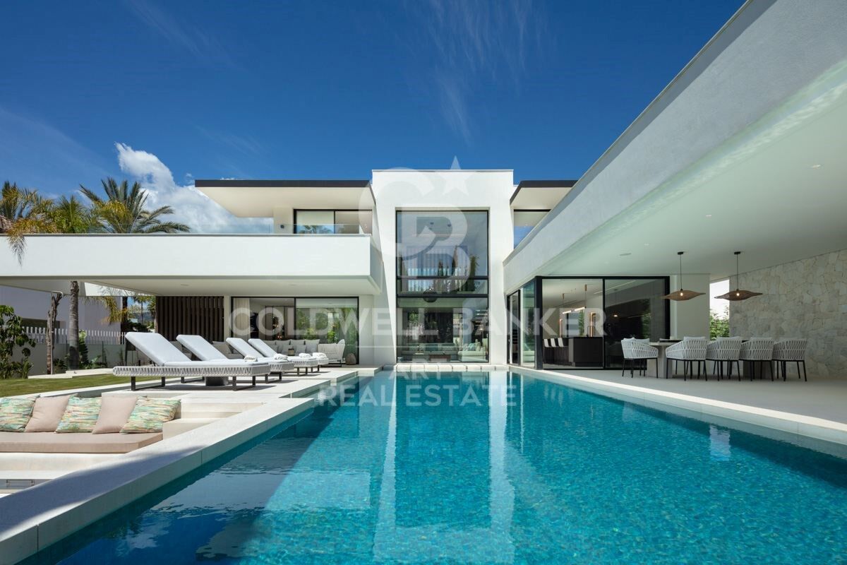 Stunning Modern Villa in the Prestigious Las Brisas, Nueva Andalucía