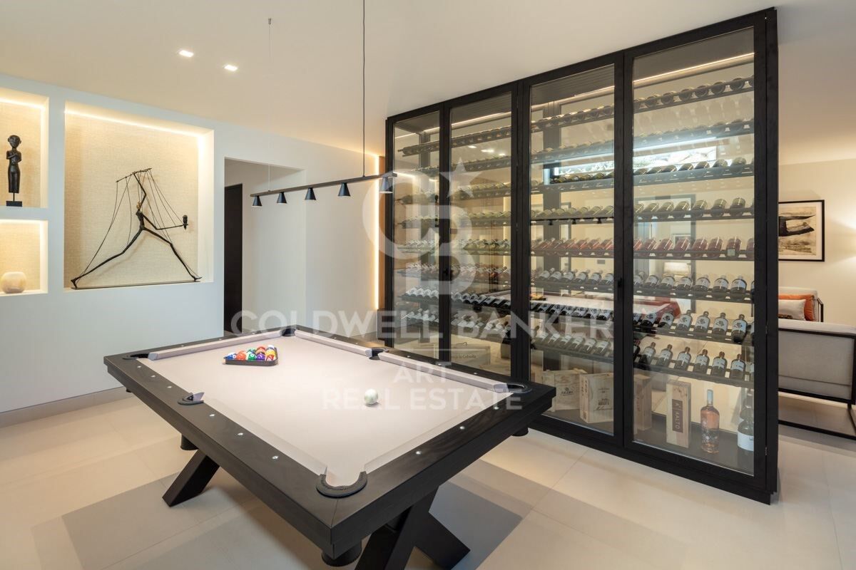 Stunning Modern Villa in the Prestigious Las Brisas, Nueva Andalucía