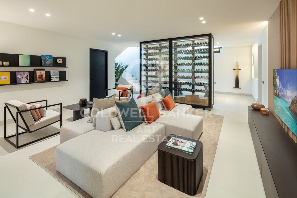 Stunning Modern Villa in the Prestigious Las Brisas, Nueva Andalucía