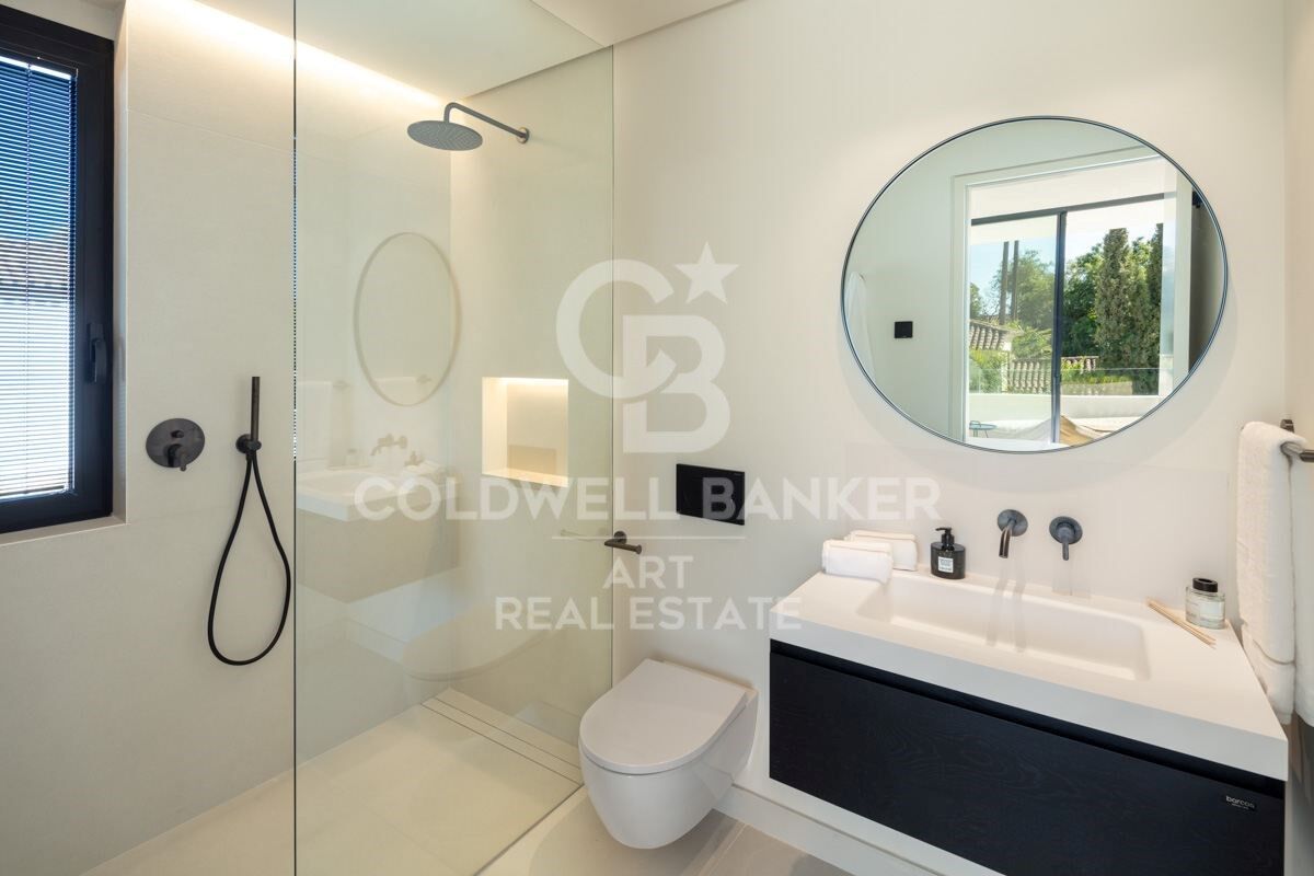 Superbe villa moderne dans le quartier recherché de Las Brisas, Nueva Andalucía