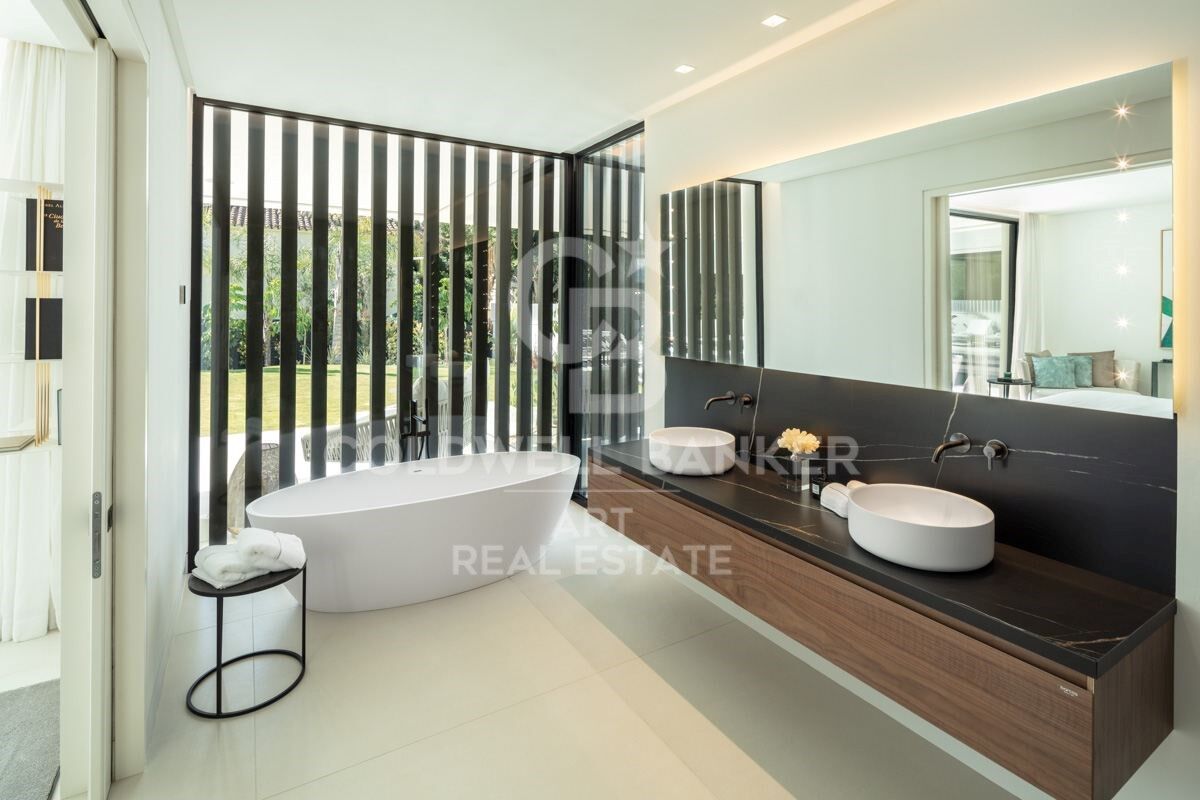 Superbe villa moderne dans le quartier recherché de Las Brisas, Nueva Andalucía