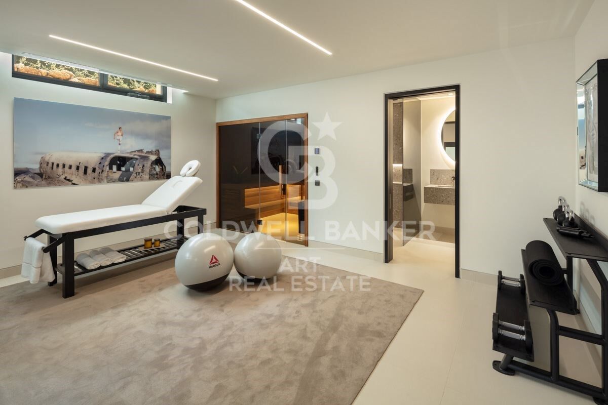 Stunning Modern Villa in the Prestigious Las Brisas, Nueva Andalucía