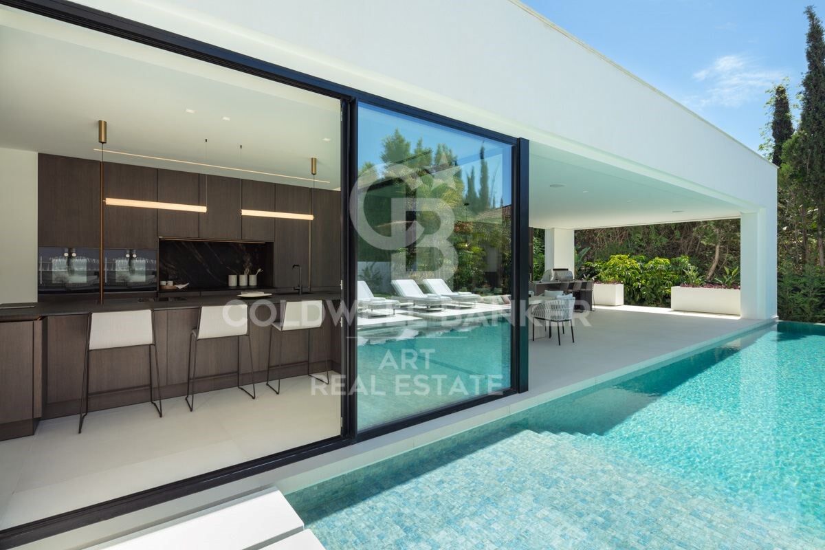 Stunning Modern Villa in the Prestigious Las Brisas, Nueva Andalucía