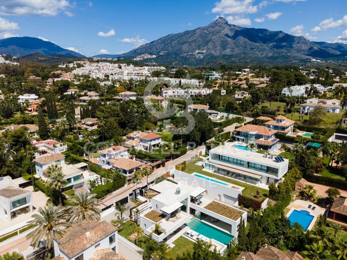 Stunning Modern Villa in the Prestigious Las Brisas, Nueva Andalucía