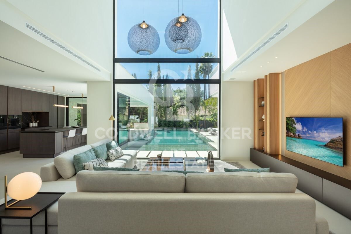 Superbe villa moderne dans le quartier recherché de Las Brisas, Nueva Andalucía
