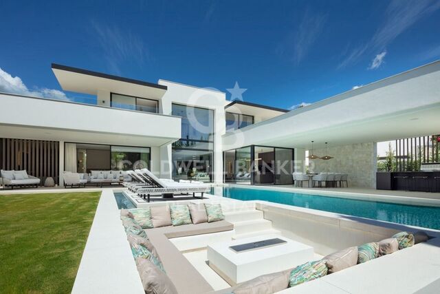 Superbe villa moderne dans le quartier recherché de Las Brisas, Nueva Andalucía