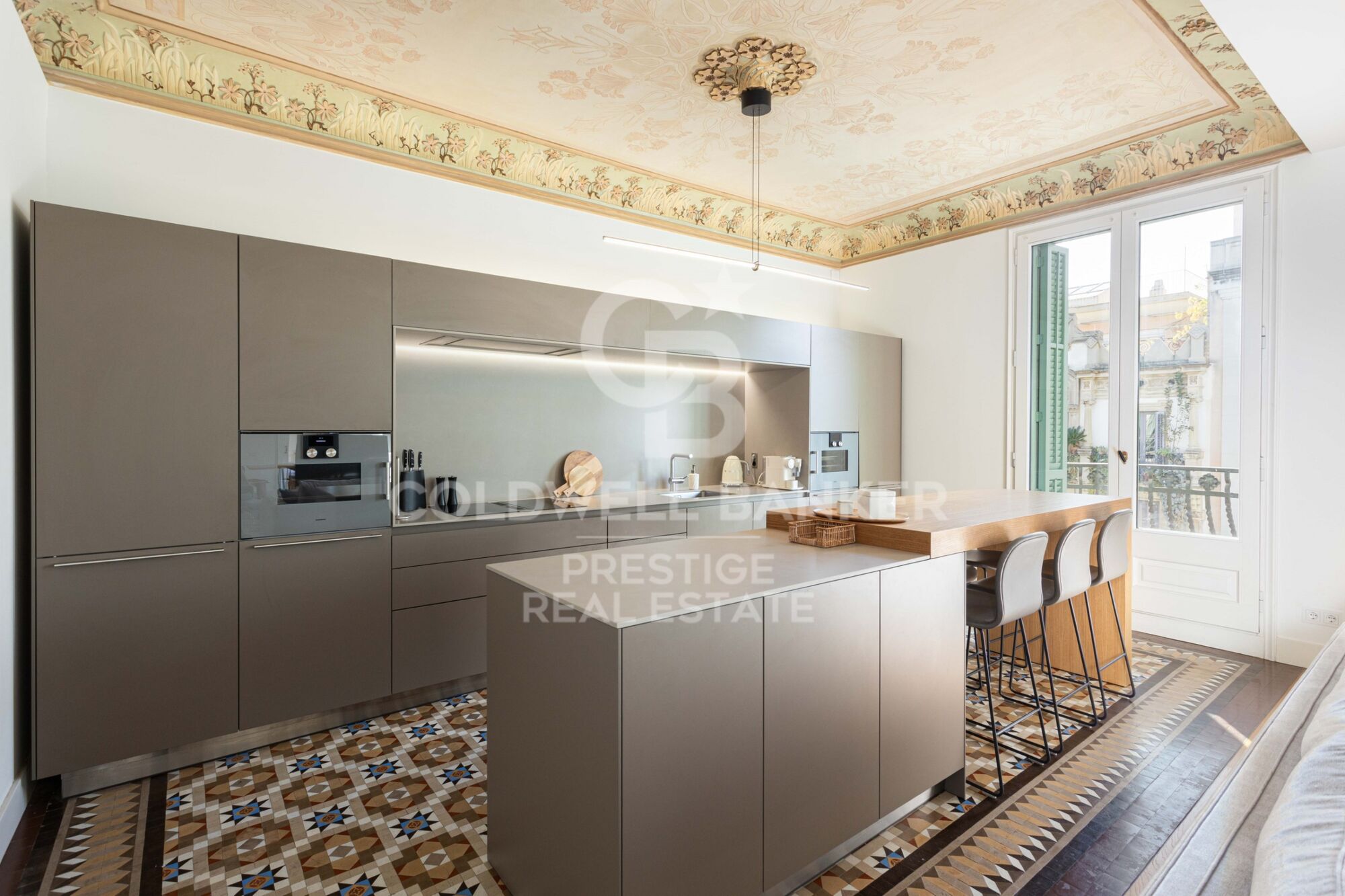 Penthouse for rent in modernist building in L'Eixample Derecho