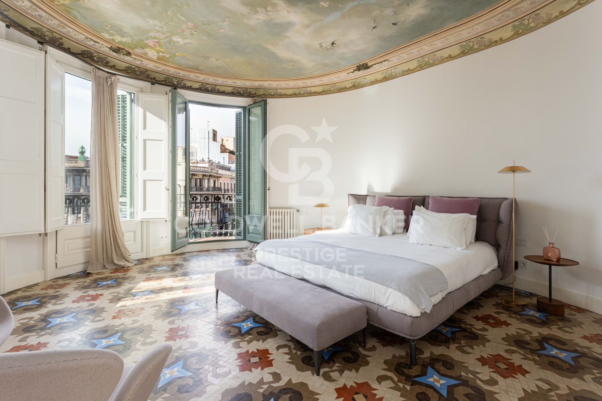 Penthouse à louer dans un immeuble moderniste à L'Eixample Derecho