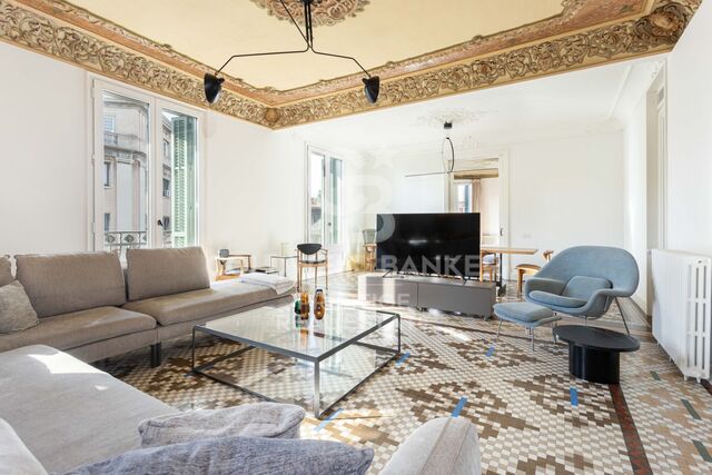 Penthouse for rent in modernist building in L'Eixample Derecho