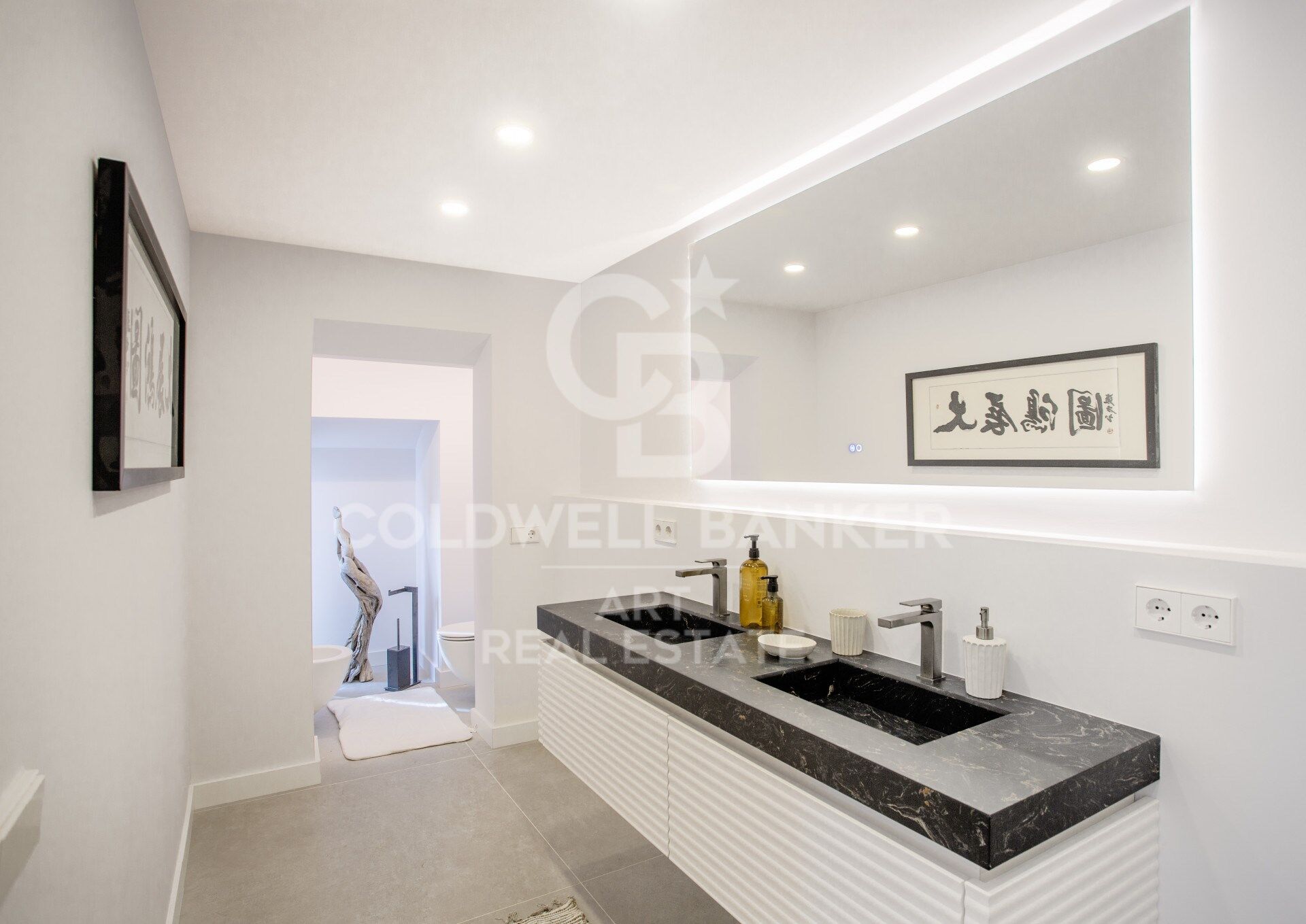 Villa de Lujo con Vistas al Mar en la Milla de Oro de Marbella