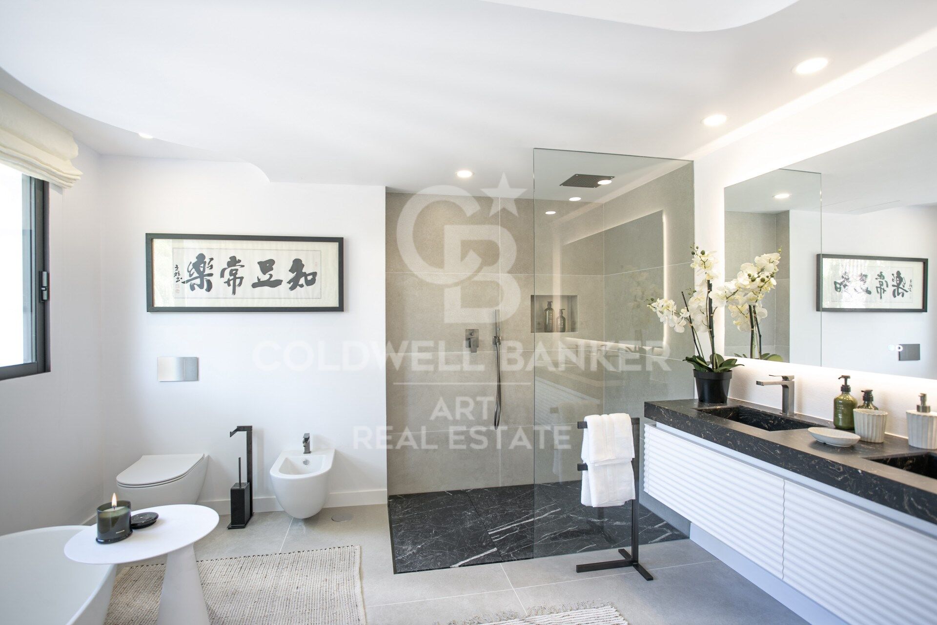 Luxury Villa with Sea Views in Marbella's Golden Mile