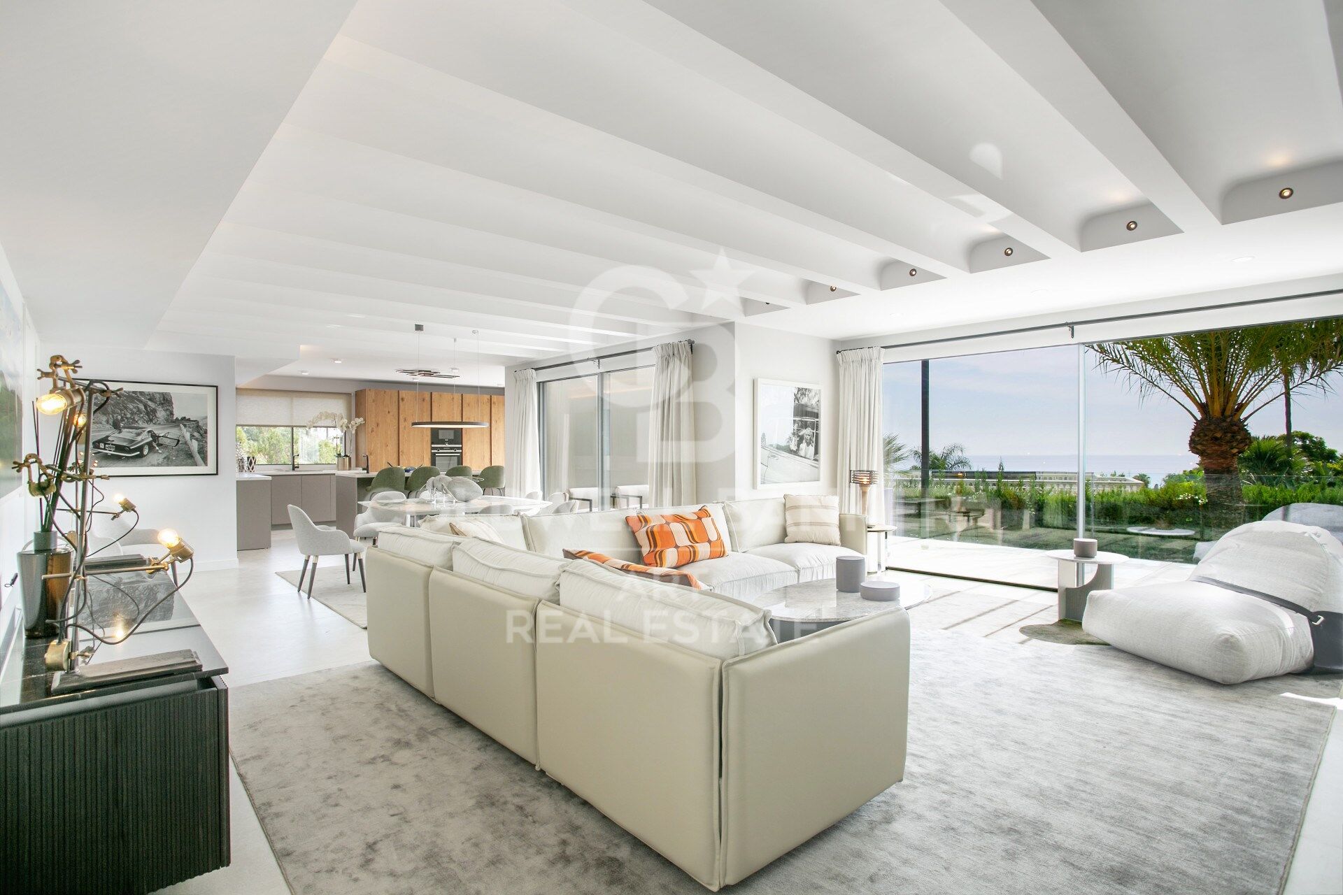 Luxury Villa with Sea Views in Marbella's Golden Mile