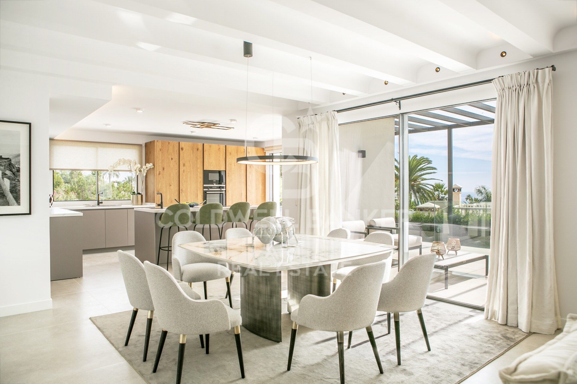 Luxury Villa with Sea Views in Marbella's Golden Mile