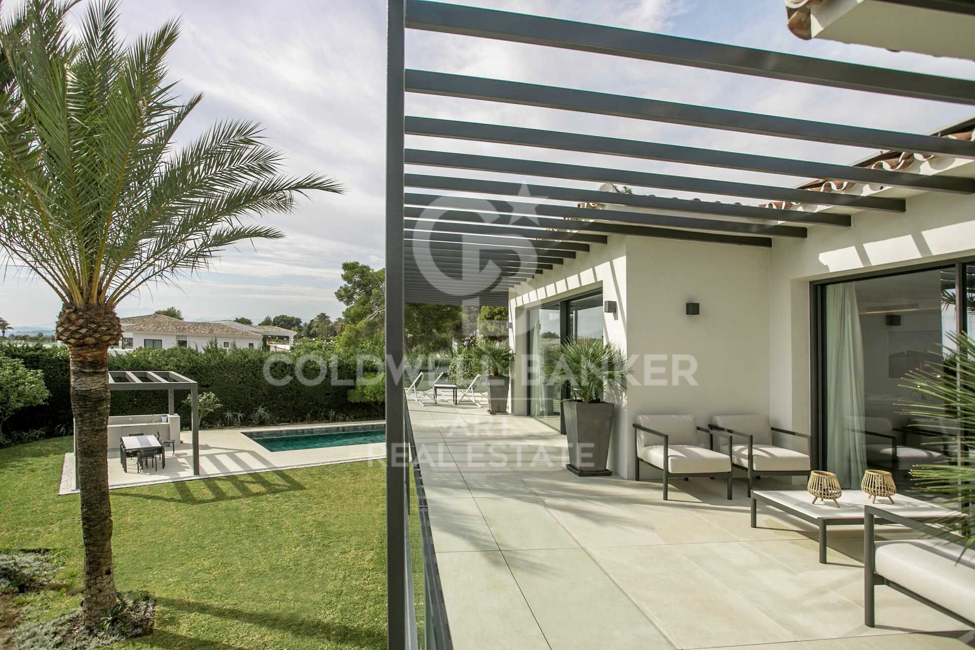 Villa de Lujo con Vistas al Mar en la Milla de Oro de Marbella
