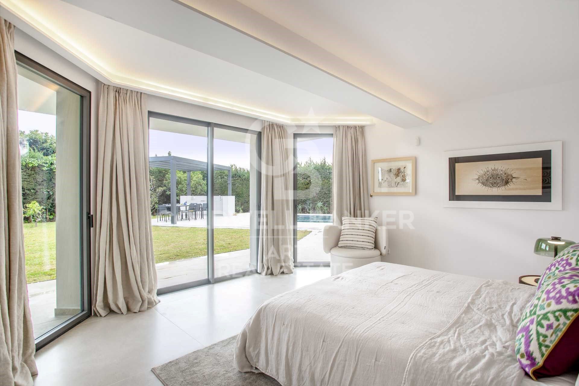 Villa de Lujo con Vistas al Mar en la Milla de Oro de Marbella