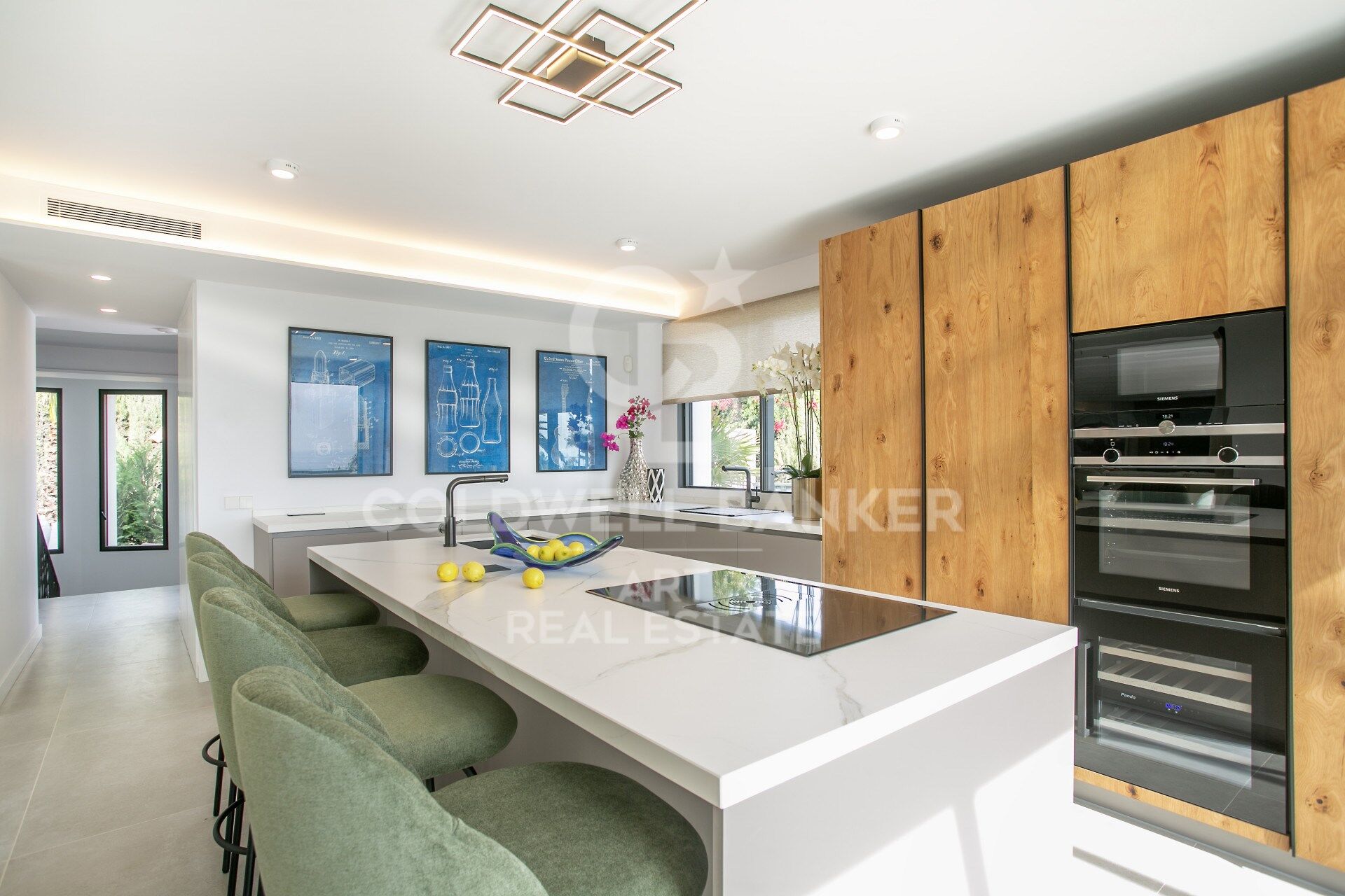Luxury Villa with Sea Views in Marbella's Golden Mile