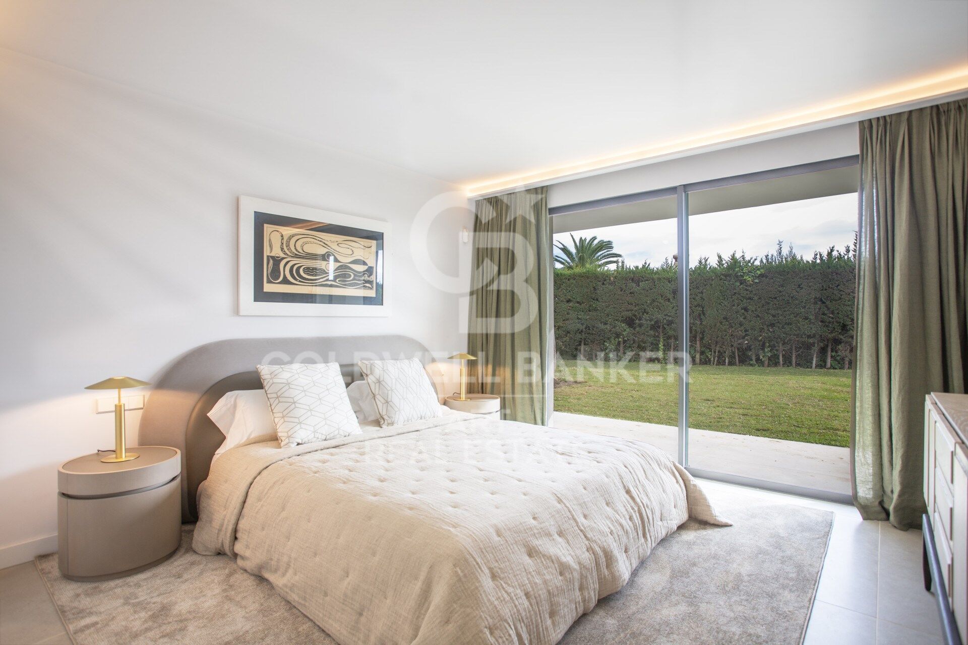 Villa de Lujo con Vistas al Mar en la Milla de Oro de Marbella